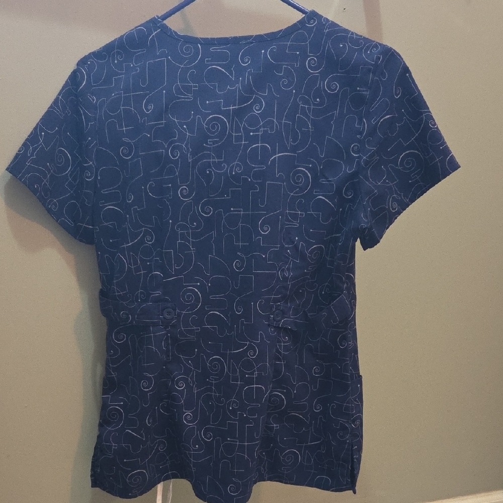 Patterned Blue And White Scrub Set - Picture 2 of 8